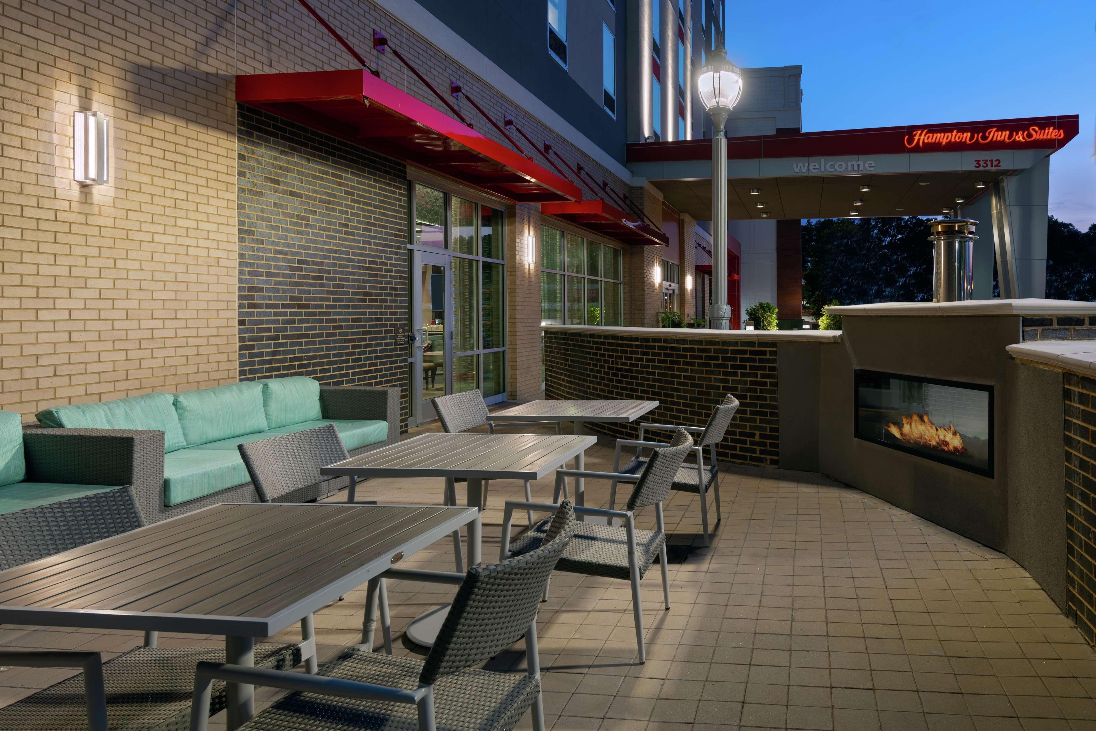 Hampton Inn & Suites Atlanta Buckhead Place Экстерьер фото