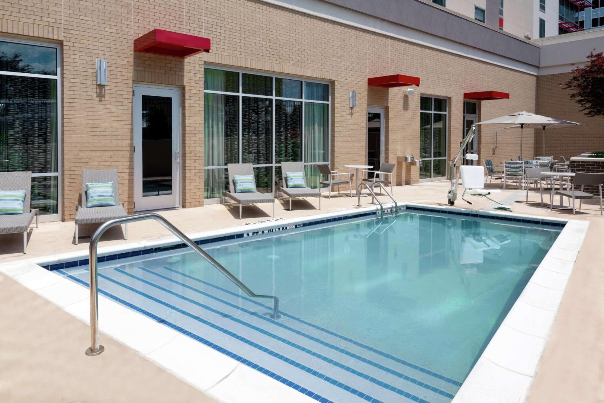 Hampton Inn & Suites Atlanta Buckhead Place Экстерьер фото