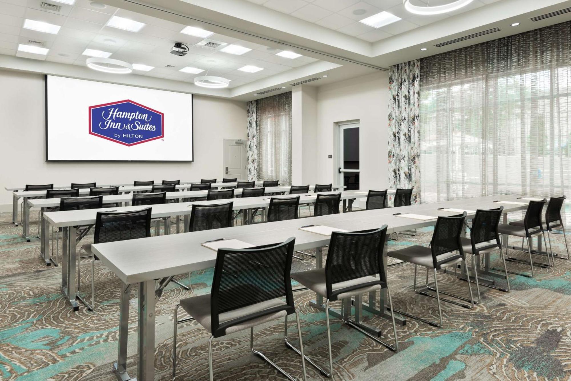 Hampton Inn & Suites Atlanta Buckhead Place Экстерьер фото